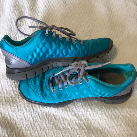 blue nike frees